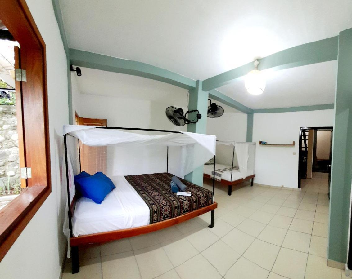 Merdeka House Maluk Экстерьер фото