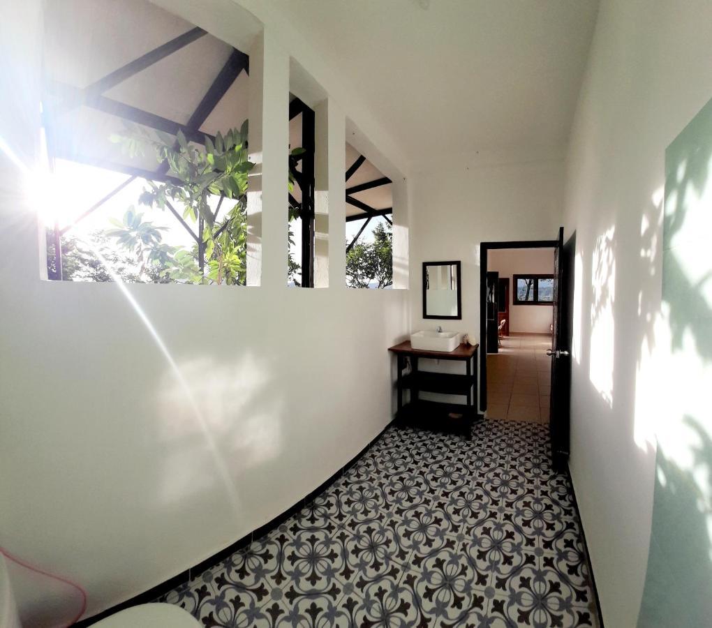 Merdeka House Maluk Экстерьер фото