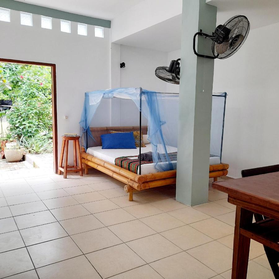 Merdeka House Maluk Экстерьер фото