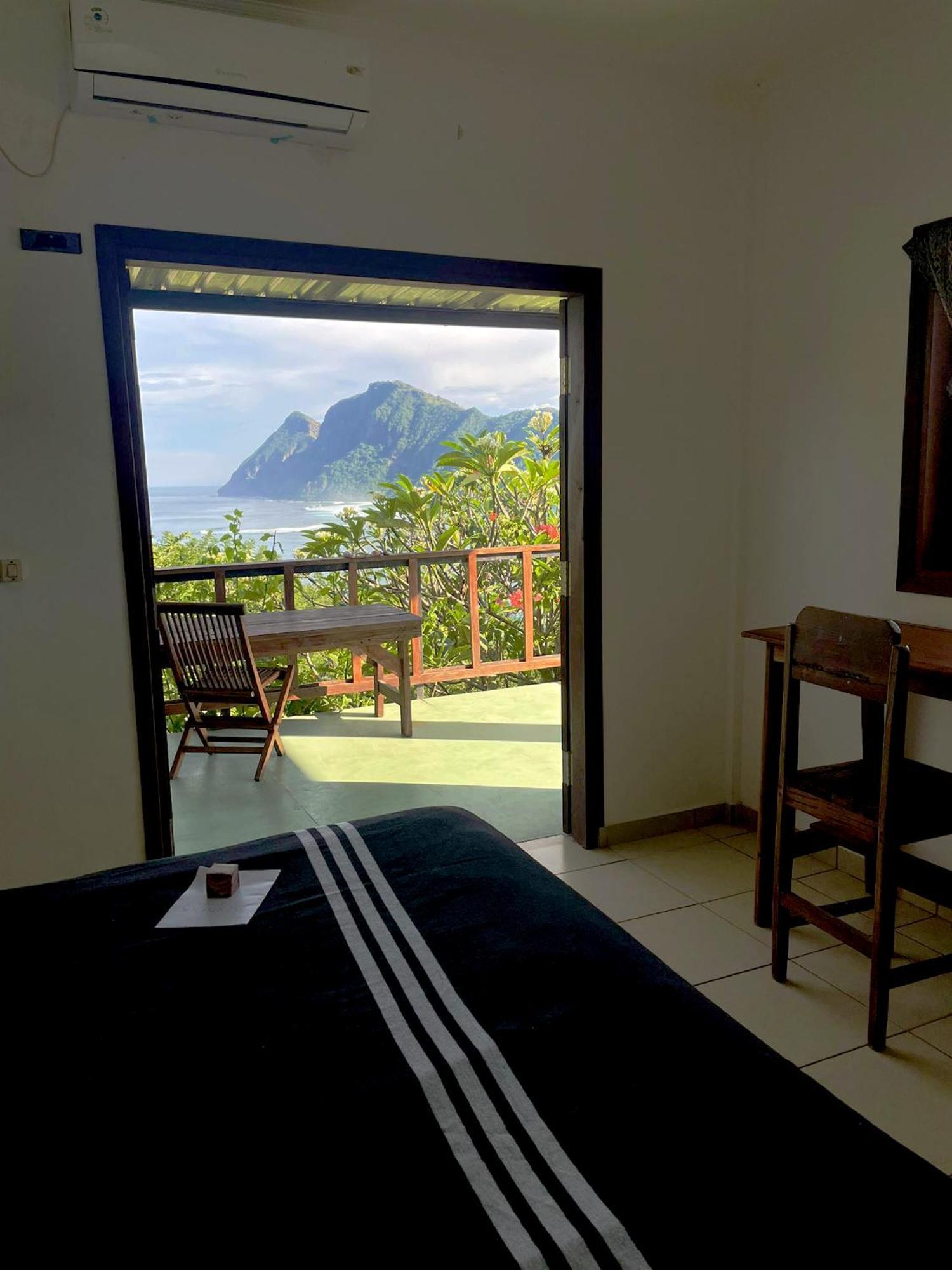 Merdeka House Maluk Экстерьер фото